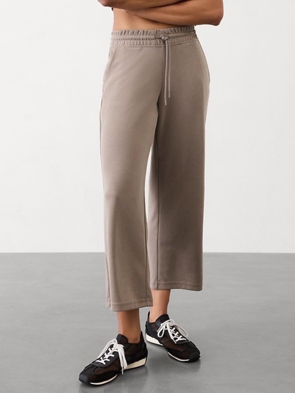 Athleta Seasoft Mid Rise Straight Crop